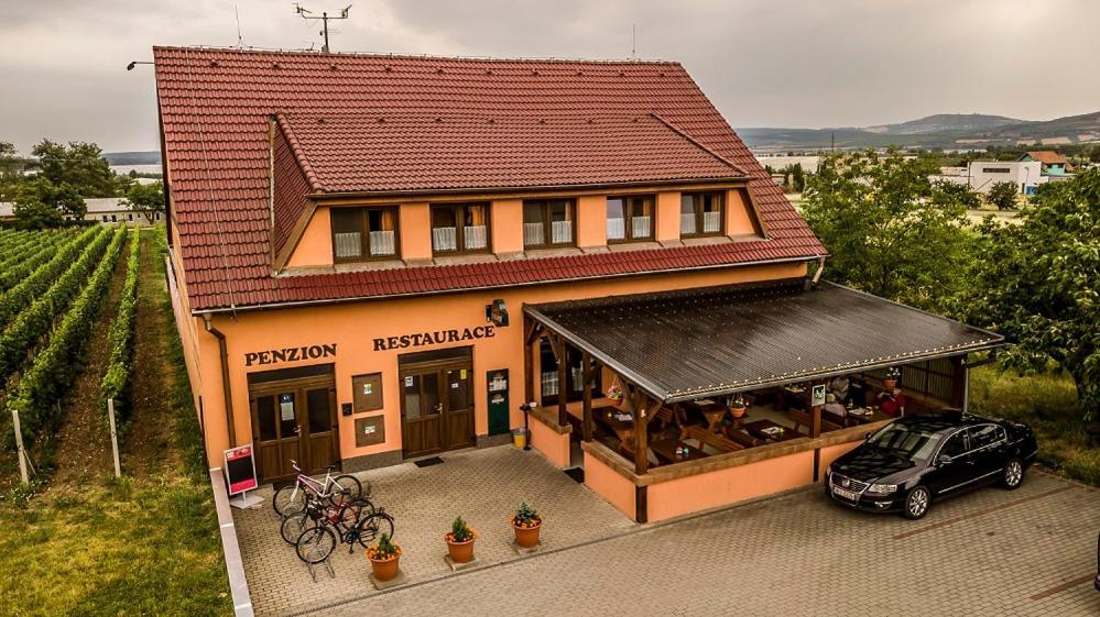 Penzion S Restauraci Na Furhaple Sakvice Экстерьер фото
