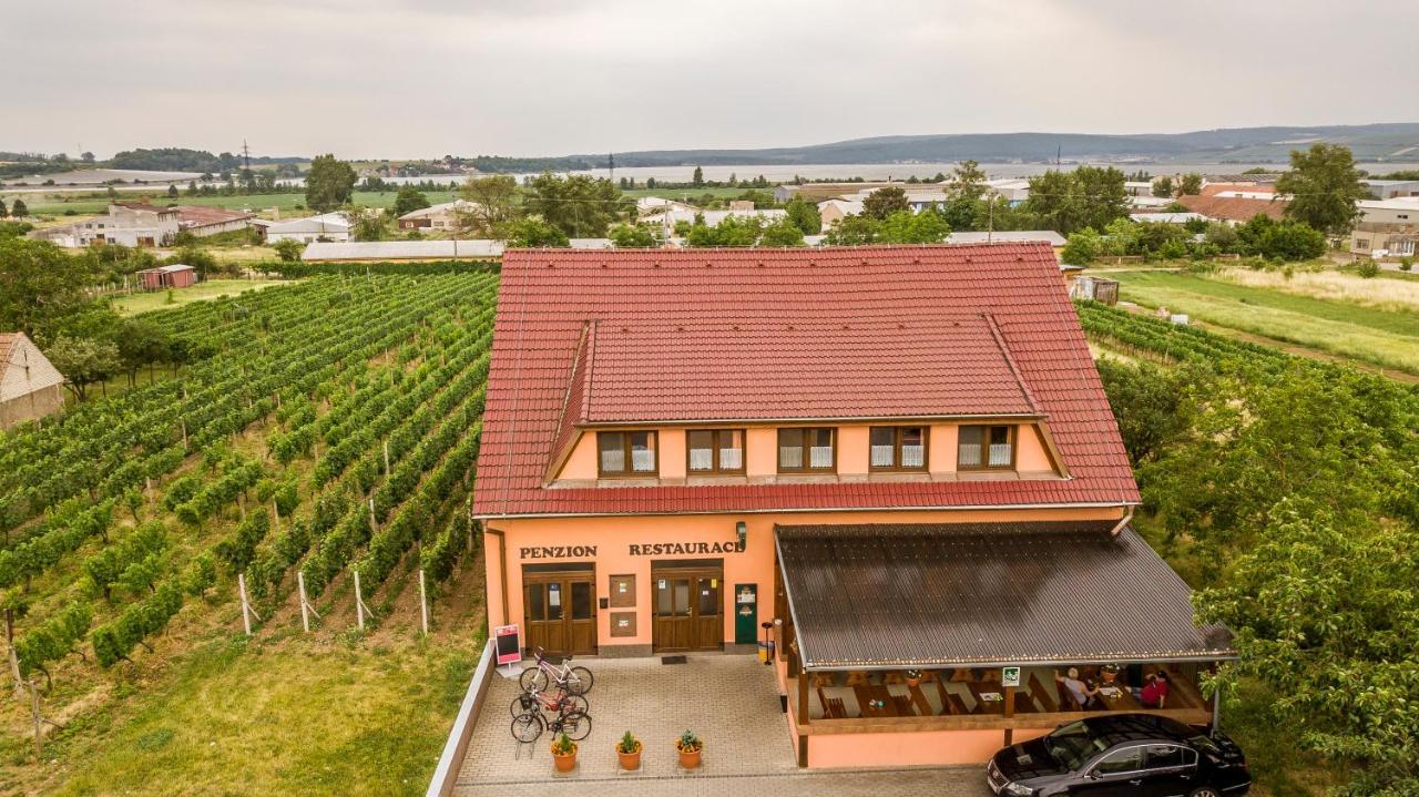 Penzion S Restauraci Na Furhaple Sakvice Экстерьер фото