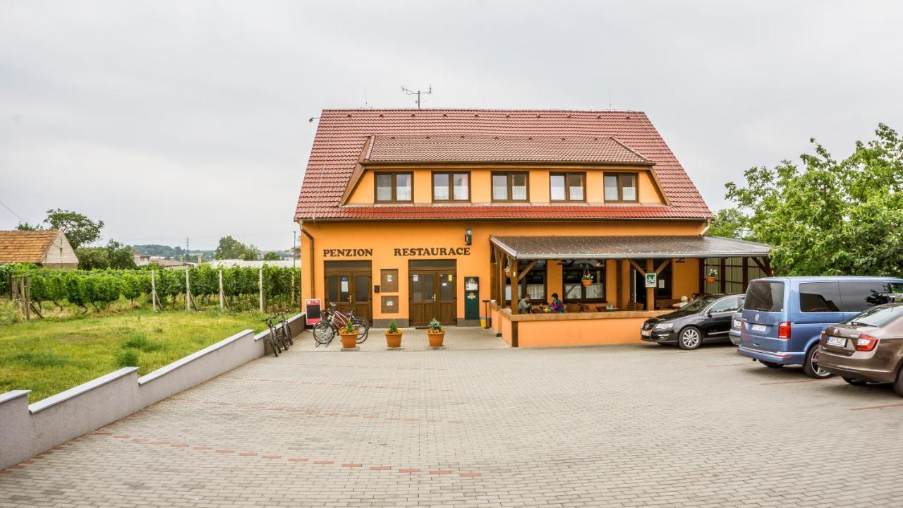 Penzion S Restauraci Na Furhaple Sakvice Экстерьер фото