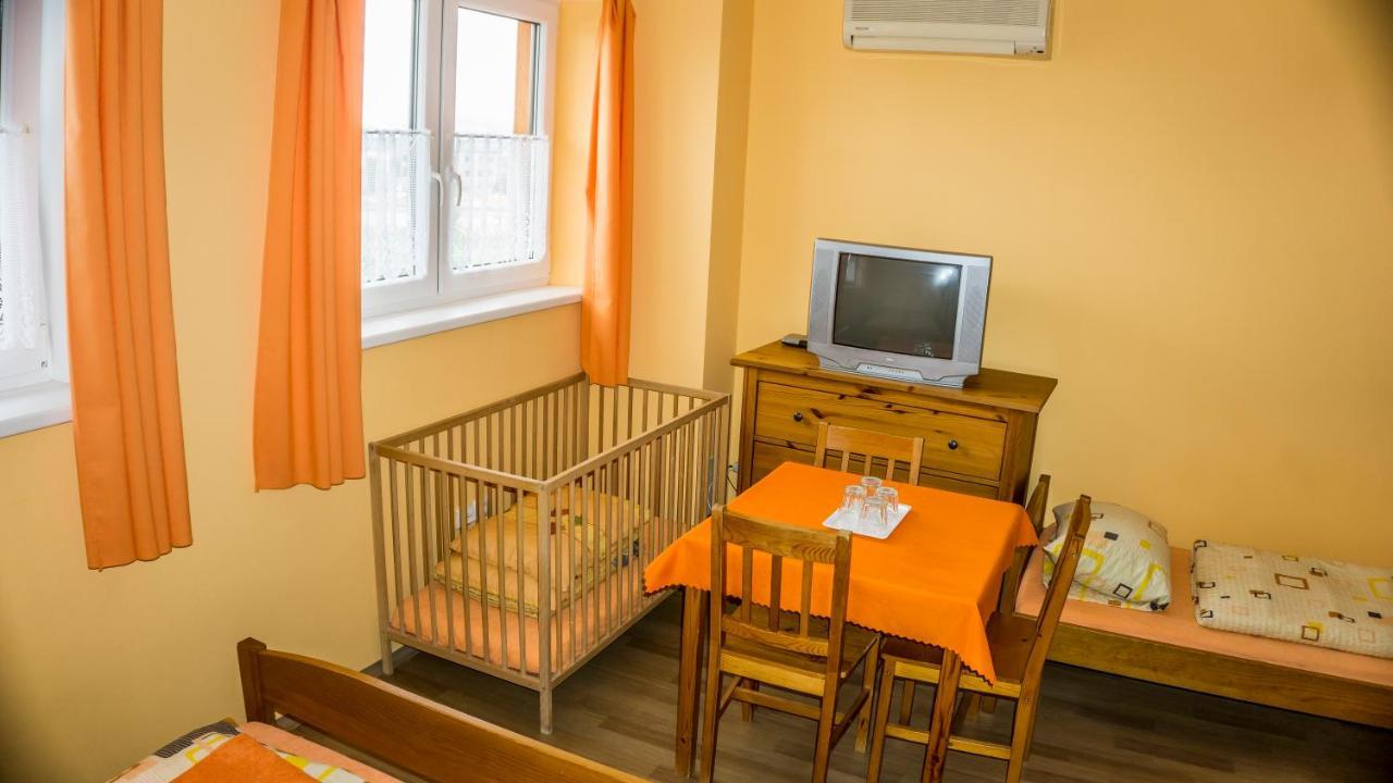 Penzion S Restauraci Na Furhaple Sakvice Экстерьер фото