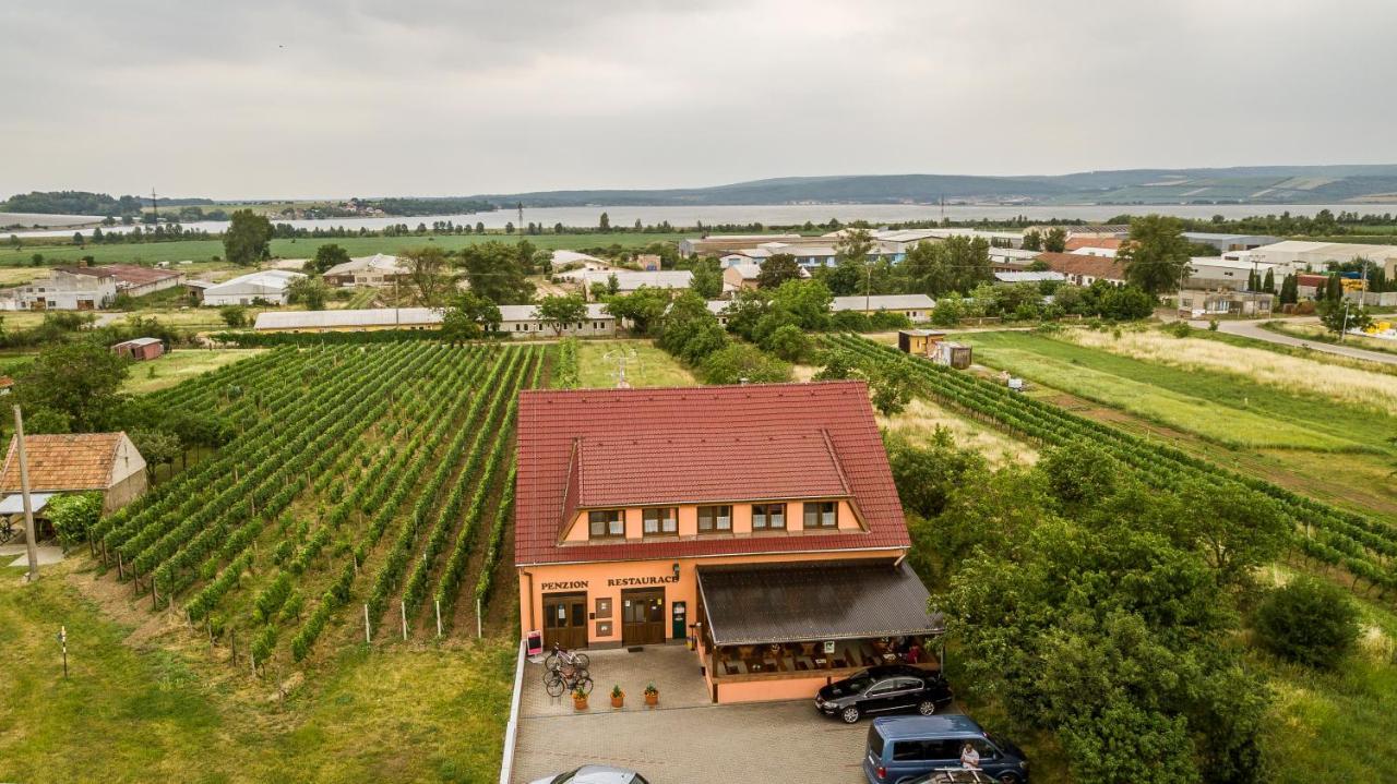 Penzion S Restauraci Na Furhaple Sakvice Экстерьер фото