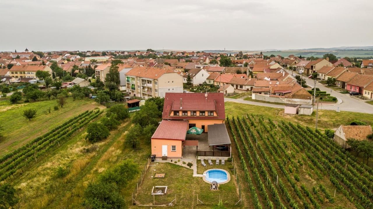 Penzion S Restauraci Na Furhaple Sakvice Экстерьер фото